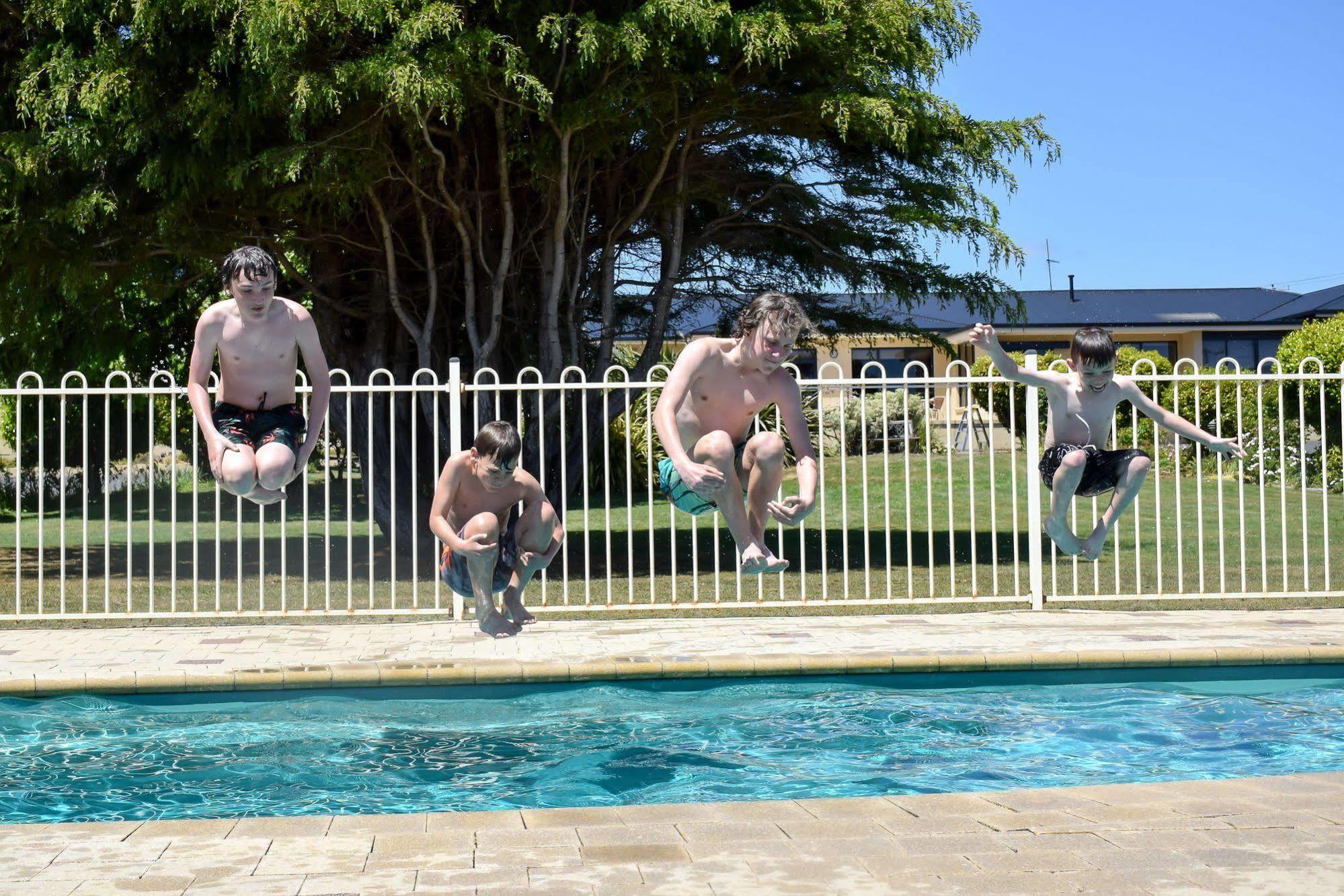 Beachway Motel Ulverstone Kültér fotó